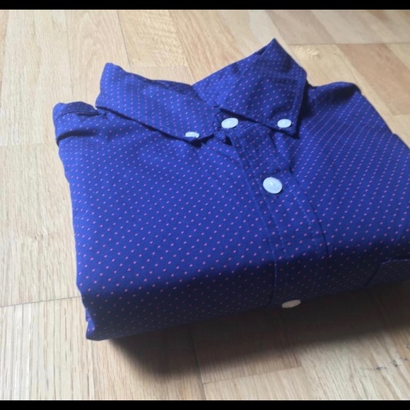 2/$35 Men’s Gap Short Sleeved Shirt 👕 - Picture 2 of 5